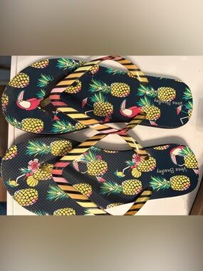 Vera Bradley Women’s Rubber Flip Flops Sz 7 1/2